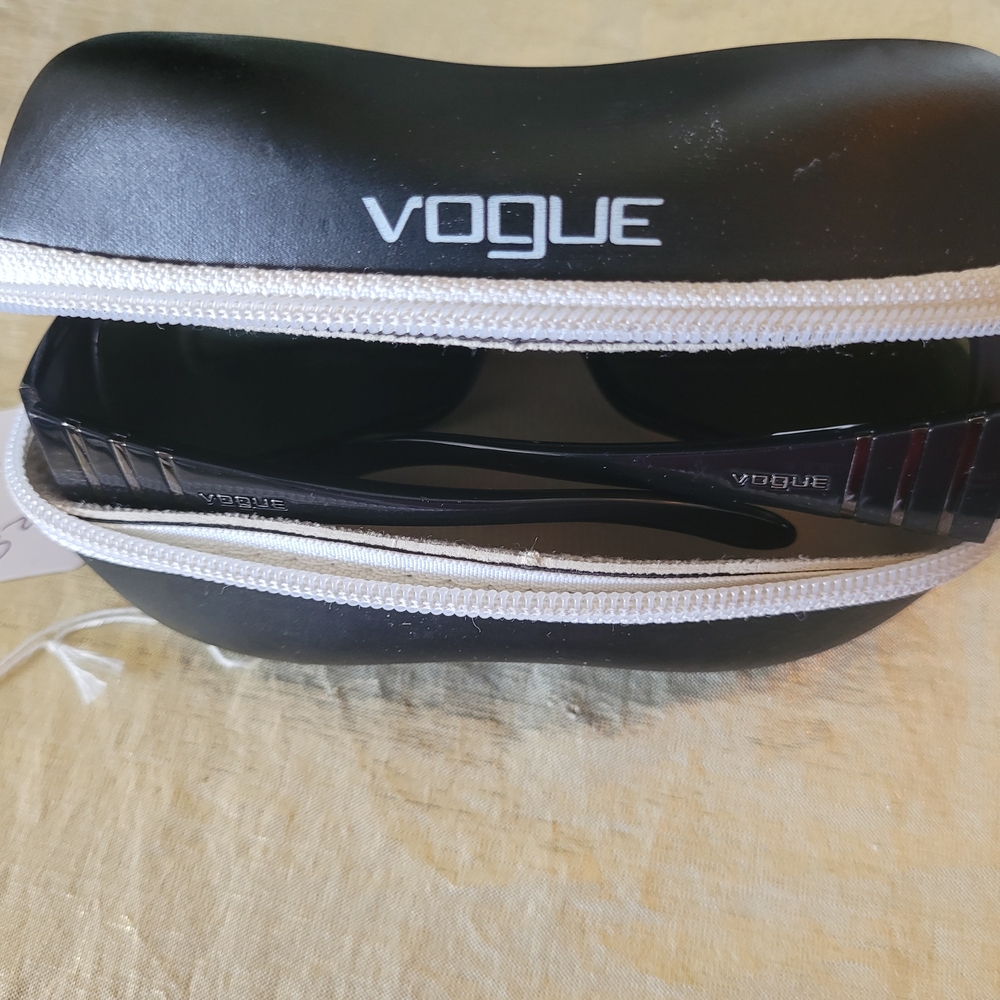 Vogue Black Glasses Sleek Modern Design - Picture 5 of 6